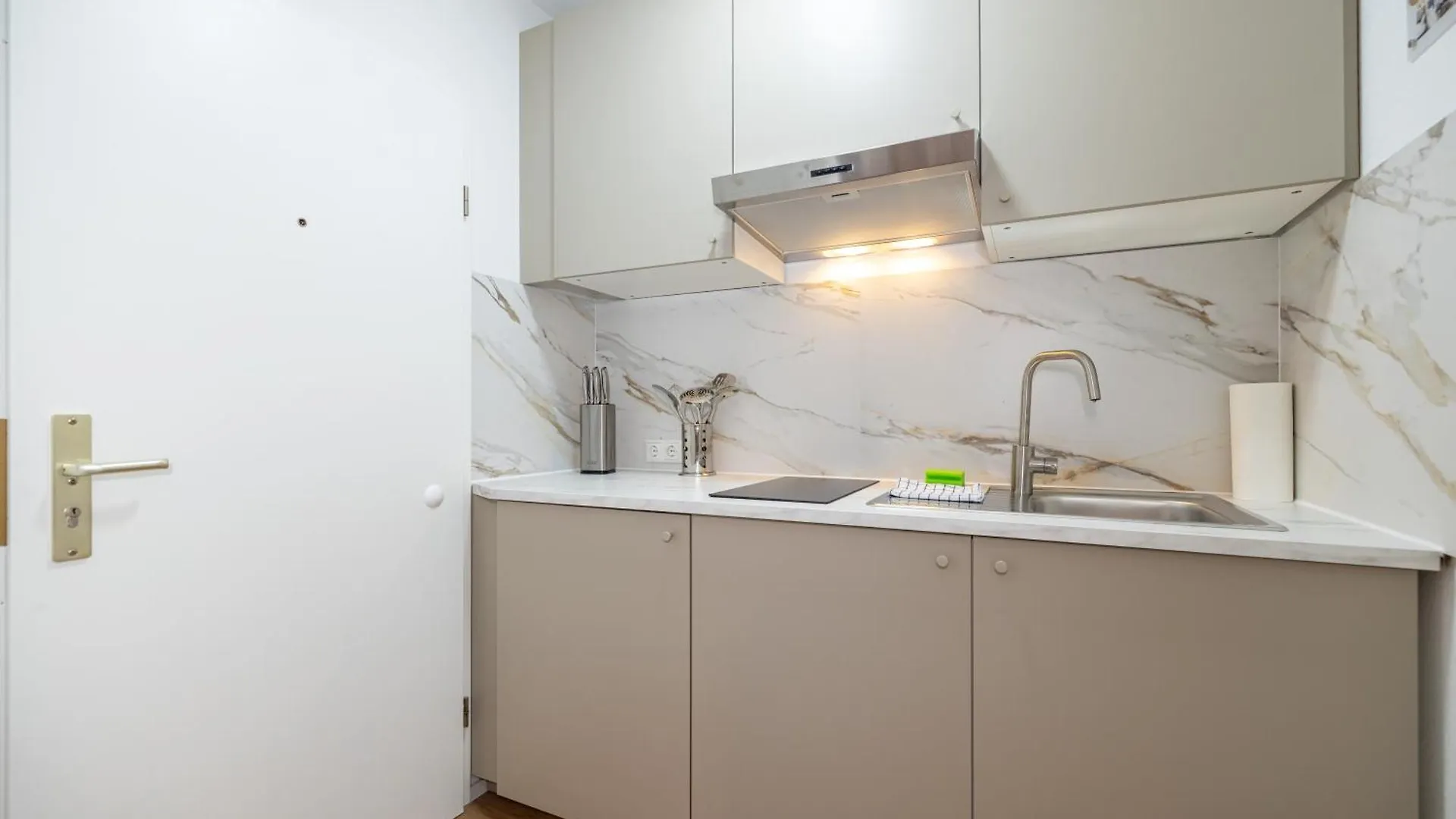 Gemuetliche, Moderne Ferienwohnung In Stadtnaehe ヴュルツブルク ドイツ